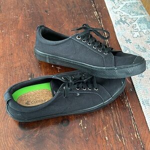 Cariuma All Black Canvas OCA LOW